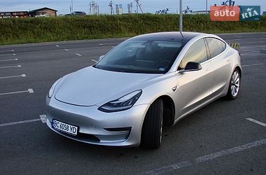 Седан Tesla Model 3 2018 в Львове