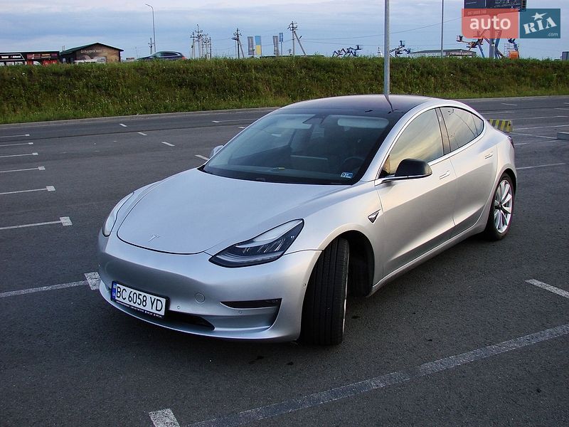 Седан Tesla Model 3 2018 в Львове