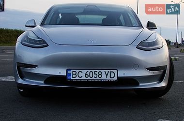 Седан Tesla Model 3 2018 в Львове