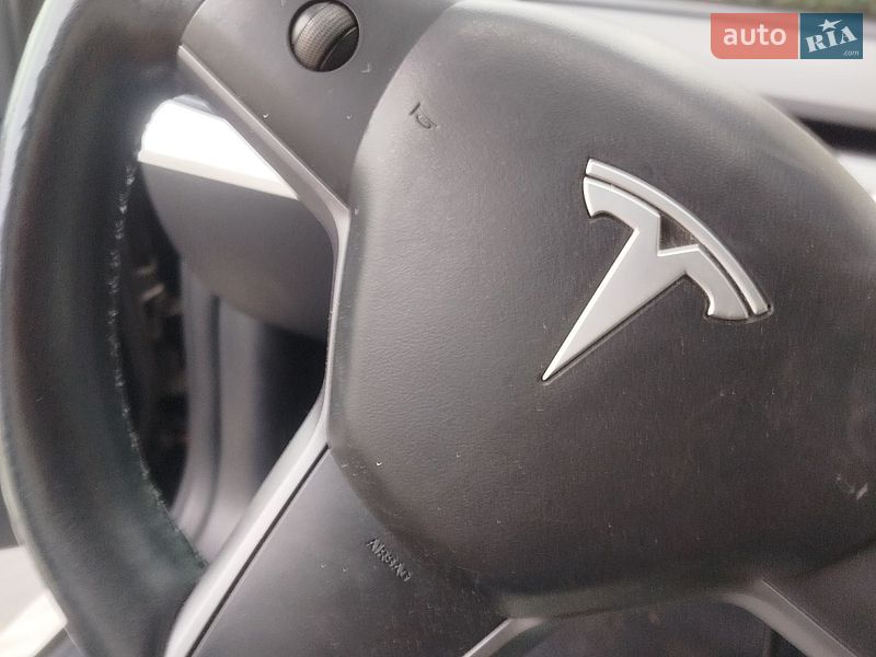 Седан Tesla Model 3 2018 в Львове