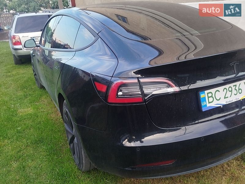 Седан Tesla Model 3 2018 в Львове