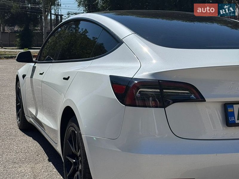 Седан Tesla Model 3 2023 в Запорожье