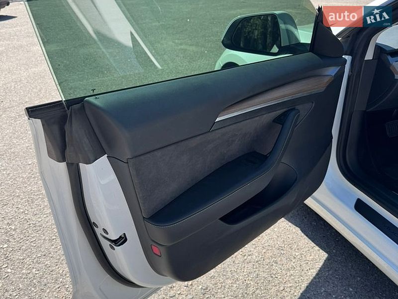Седан Tesla Model 3 2023 в Запорожье