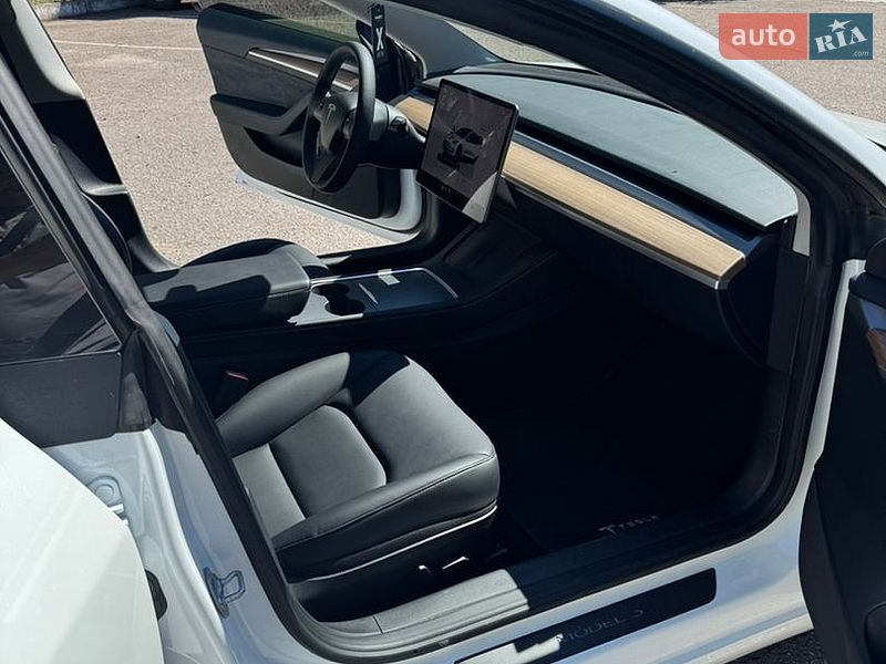 Седан Tesla Model 3 2023 в Запорожье