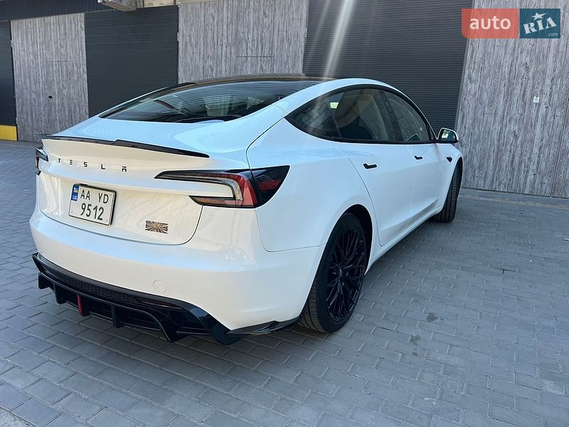Седан Tesla Model 3 2024 в Кривом Роге