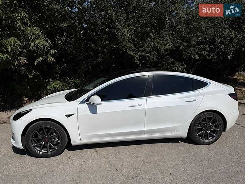 Седан Tesla Model 3 2020 в Запоріжжі