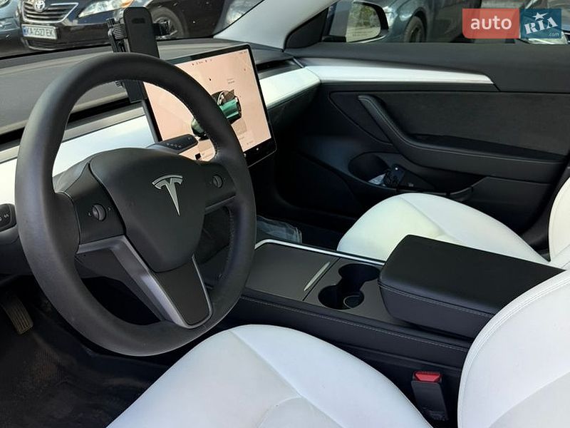 Седан Tesla Model 3 2023 в Киеве