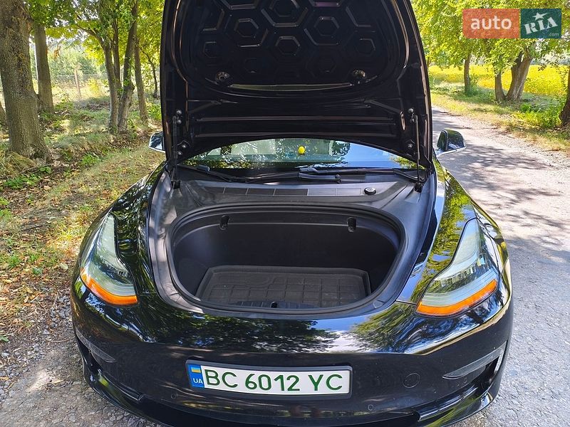 Седан Tesla Model 3 2019 в Немирове