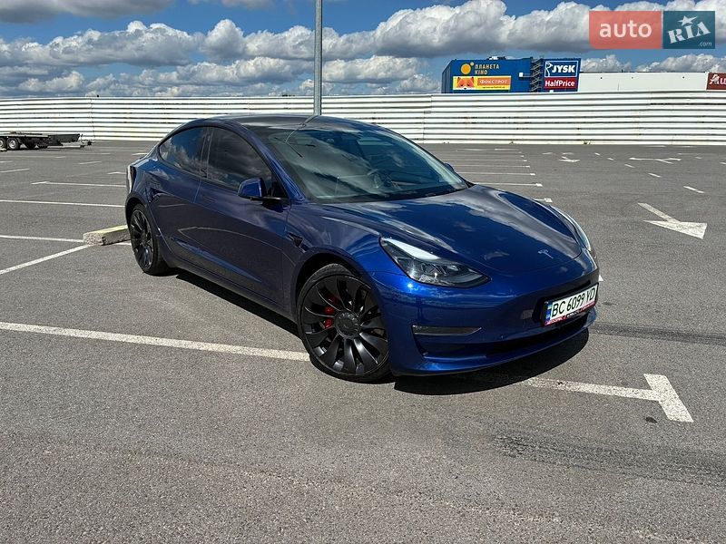 Седан Tesla Model 3 2023 в Львові