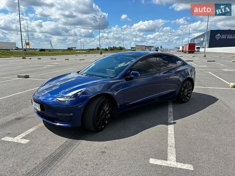 Седан Tesla Model 3 2023 в Львові