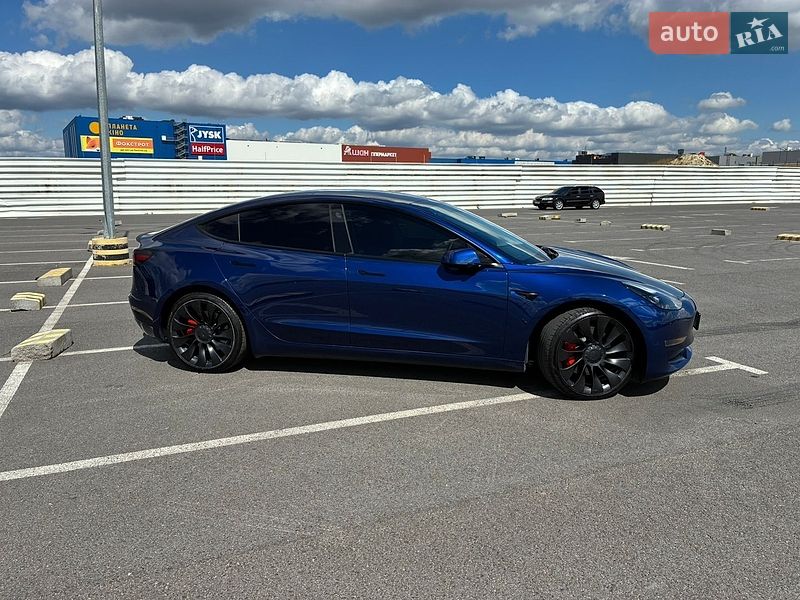 Седан Tesla Model 3 2023 в Львові