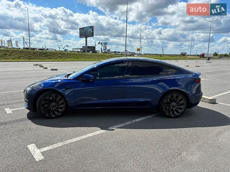 Седан Tesla Model 3 2023 в Львові