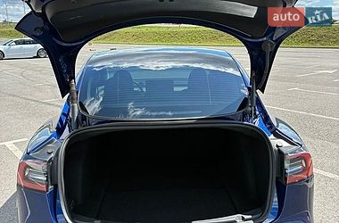 Седан Tesla Model 3 2023 в Львові