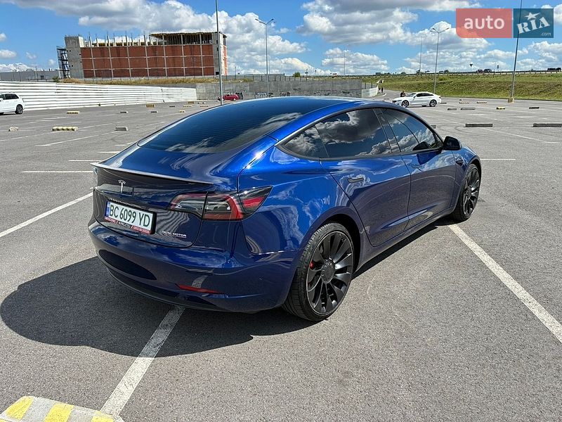 Седан Tesla Model 3 2023 в Львові