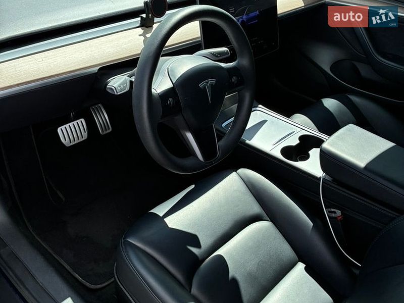 Седан Tesla Model 3 2023 в Львові