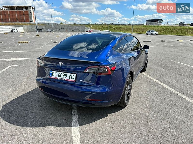 Седан Tesla Model 3 2023 в Львові