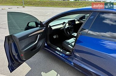 Седан Tesla Model 3 2023 в Львові