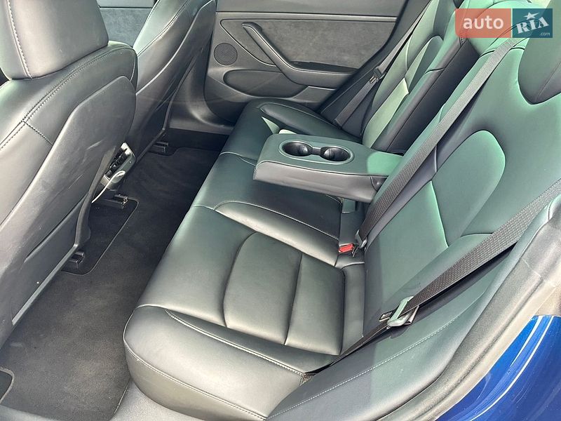 Седан Tesla Model 3 2023 в Львові