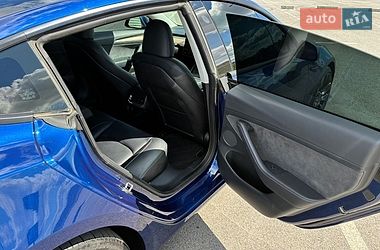 Седан Tesla Model 3 2023 в Львові