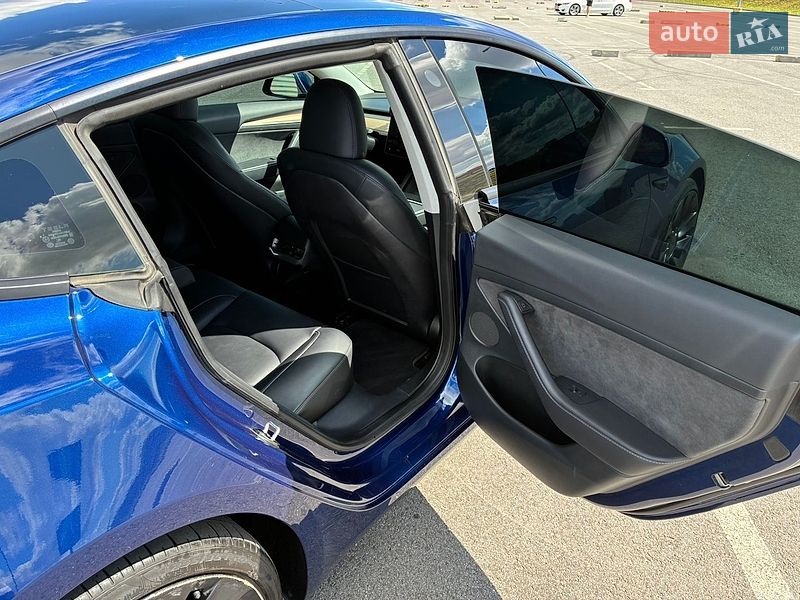 Седан Tesla Model 3 2023 в Львові