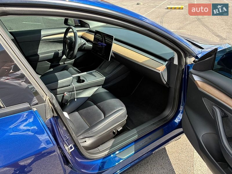 Седан Tesla Model 3 2023 в Львові
