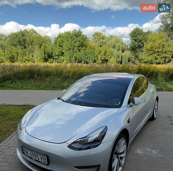 Седан Tesla Model 3 2018 в Рівному