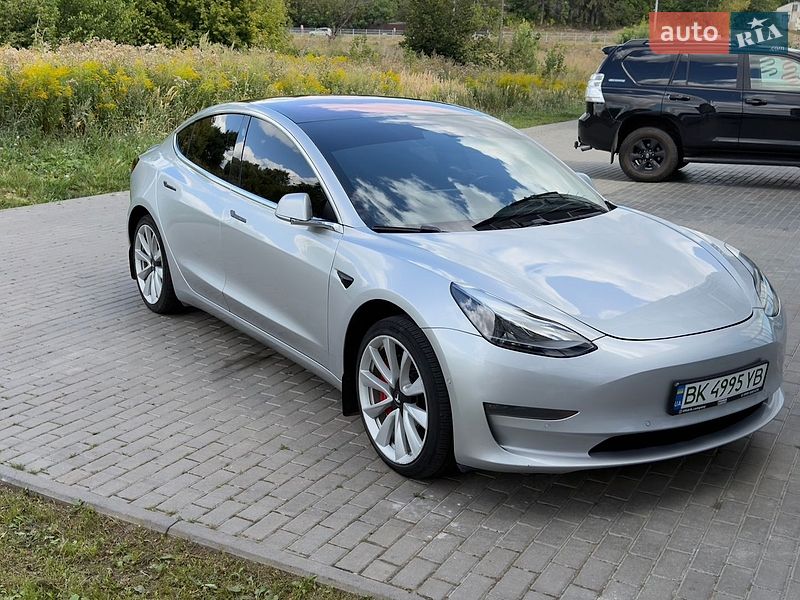 Седан Tesla Model 3 2018 в Рівному