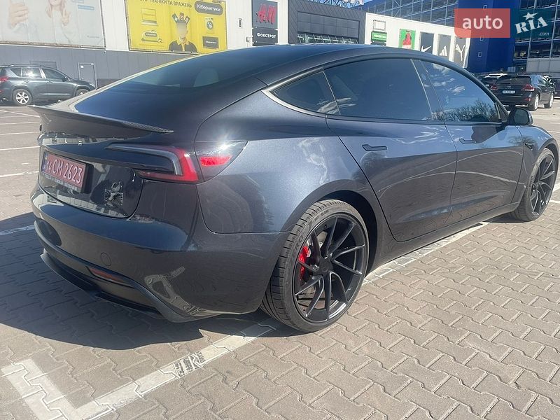 Седан Tesla Model 3 2024 в Києві