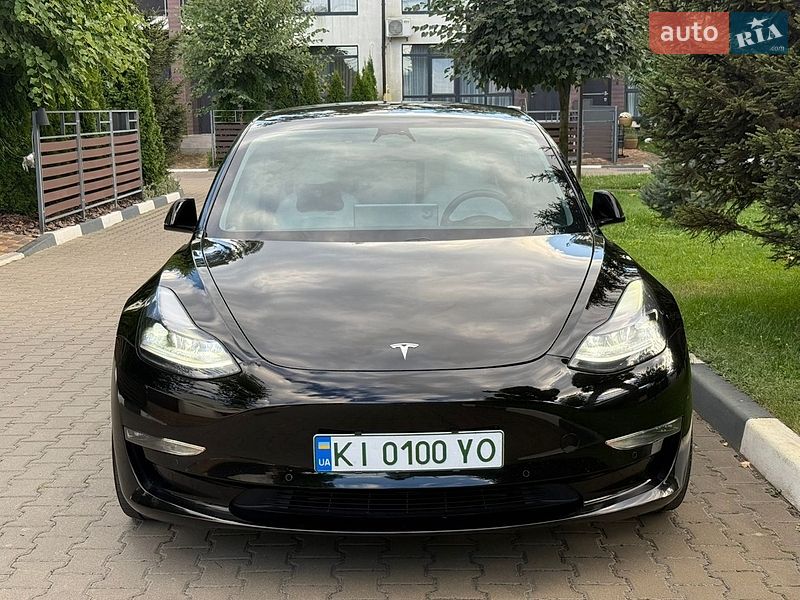 Седан Tesla Model 3 2021 в Киеве
