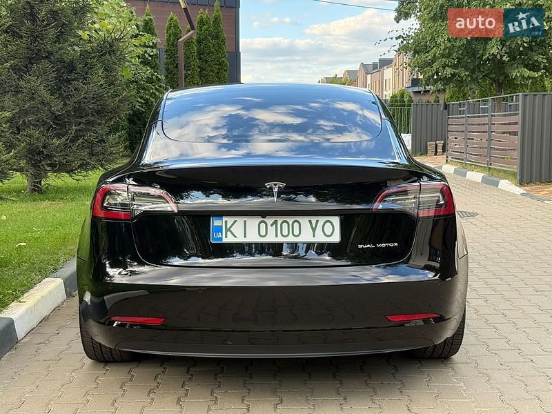 Седан Tesla Model 3 2021 в Киеве