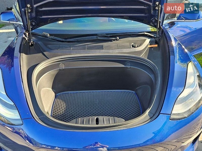 Седан Tesla Model 3 2018 в Борисполі