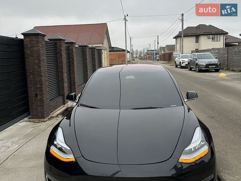 Седан Tesla Model 3 2018 в Києві