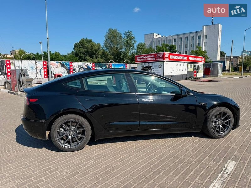 Седан Tesla Model 3 2022 в Києві