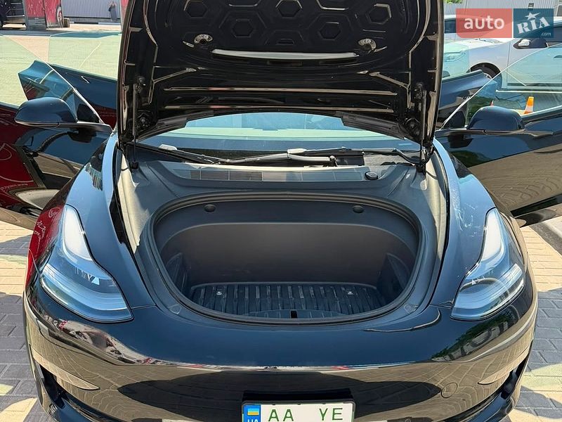 Седан Tesla Model 3 2022 в Києві