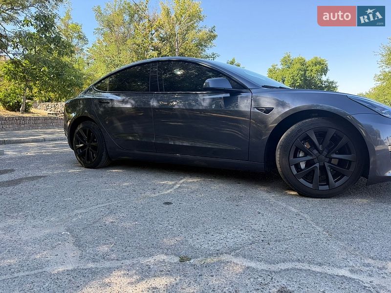 Седан Tesla Model 3 2023 в Николаеве