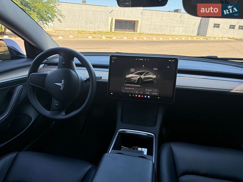 Седан Tesla Model 3 2023 в Николаеве