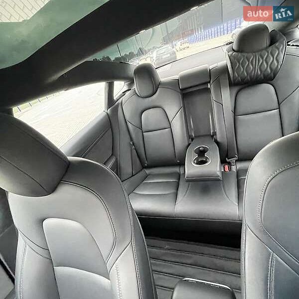 Седан Tesla Model 3 2021 в Чернигове
