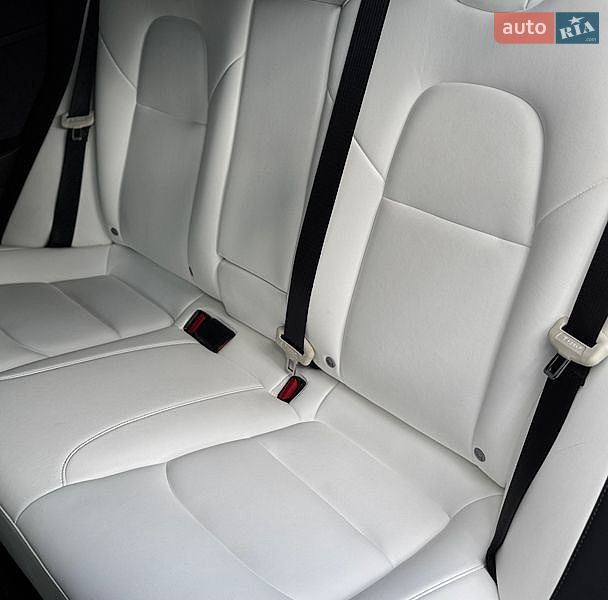 Седан Tesla Model 3 2022 в Немирові