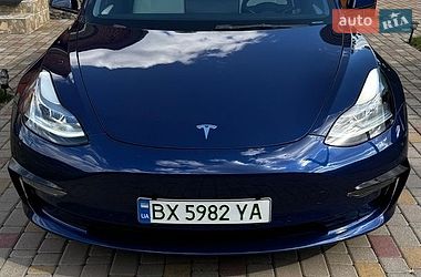 Седан Tesla Model 3 2022 в Немирові