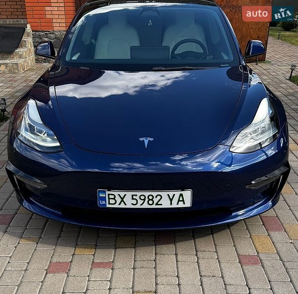 Седан Tesla Model 3 2022 в Немирові
