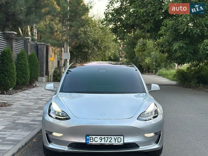 Седан Tesla Model 3 2018 в Софіївській Борщагівці