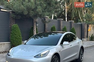 Седан Tesla Model 3 2018 в Софіївській Борщагівці