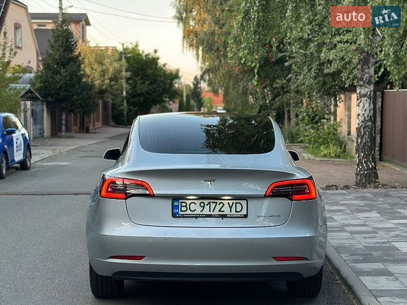Седан Tesla Model 3 2018 в Софіївській Борщагівці
