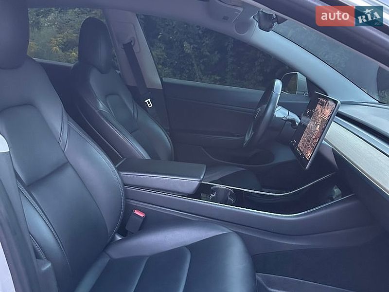 Седан Tesla Model 3 2018 в Софіївській Борщагівці