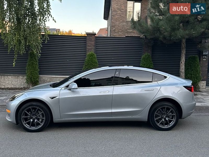 Седан Tesla Model 3 2018 в Софіївській Борщагівці