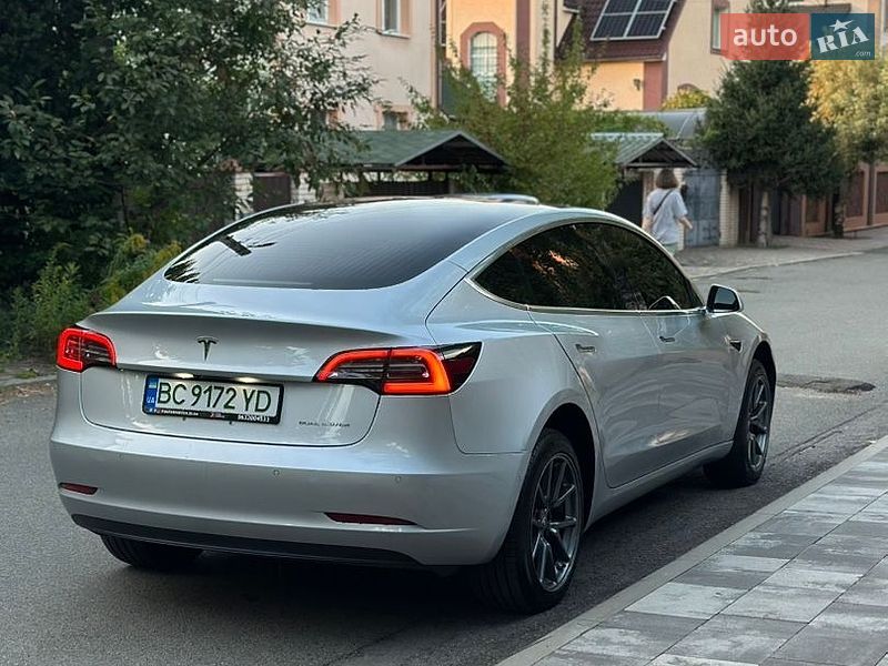 Седан Tesla Model 3 2018 в Софіївській Борщагівці