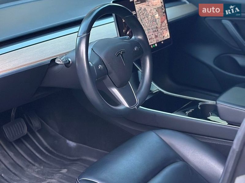 Седан Tesla Model 3 2018 в Софіївській Борщагівці
