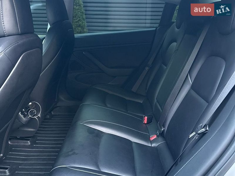 Седан Tesla Model 3 2018 в Софіївській Борщагівці