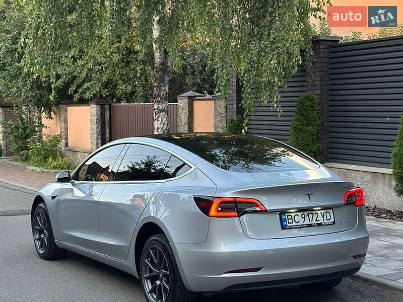 Седан Tesla Model 3 2018 в Софіївській Борщагівці