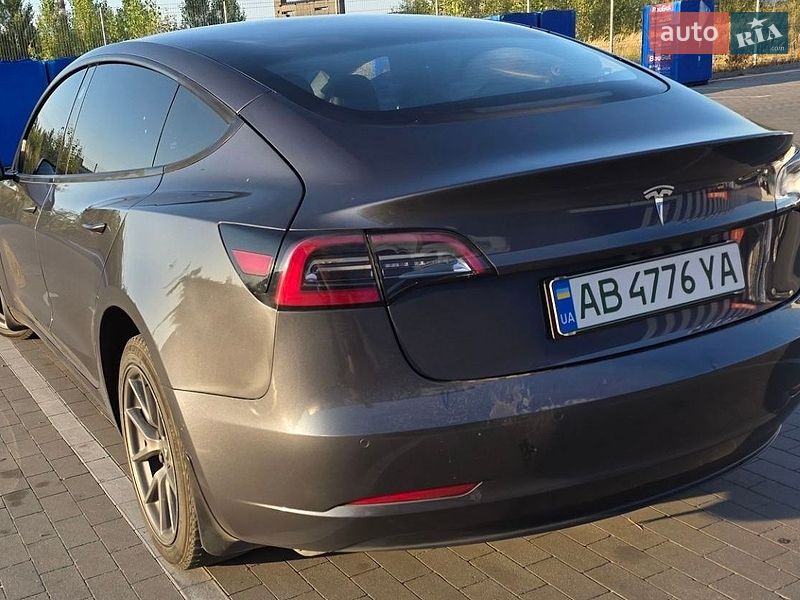 Седан Tesla Model 3 2022 в Виннице